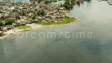 马尼拉的贫民窟，最高的景观。 生活垃圾造成的<strong>海洋污染</strong>。